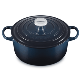 Le Creuset - Runder emaillierter Gusseisen-Schmortopf - Nachtblau - 28 cm Le Creuset - Braadpan Rond in Geëmailleerd Gietijzer - Nuit - 28 cm Braadpan Le Creuset