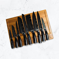 Couteaux Shinrai - Coffret de 9 couteaux en résine époxy onyx à motif damassé + bloc magnétique ; Couteaux Scalae - Coffret de couteaux en bois d'acacia avec bloc ; Couteaux Shinrai